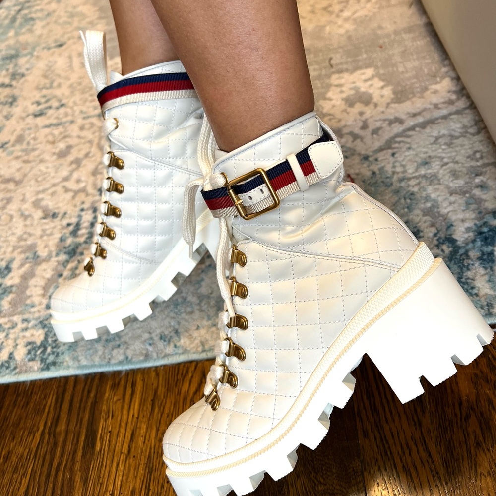 Gucci quilted white leather boots with belt